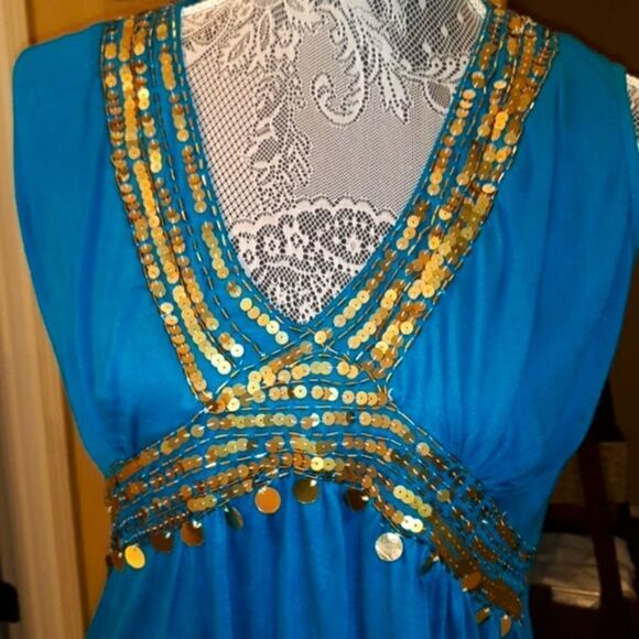 🔥PRICE IS FIRM!🔥 NEW ANGIE Sleevless V-Neck - Picture 5 of 8